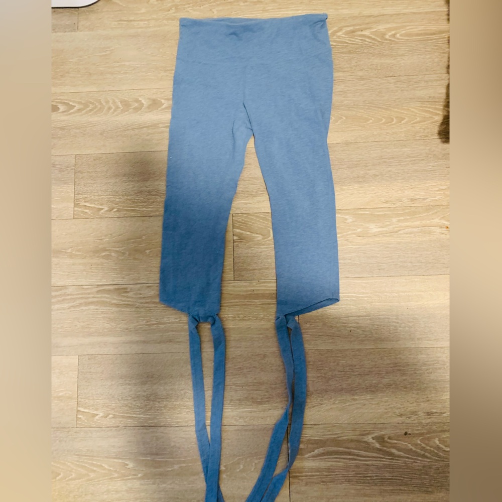 Leggings with wrap ties